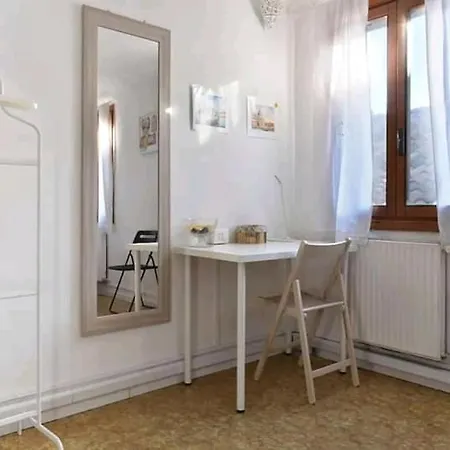 Bed and breakfast /room With Private Bathroom Venecia