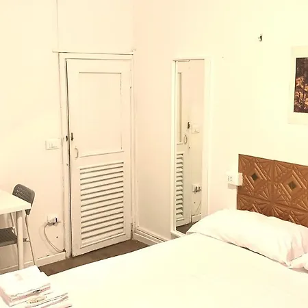 /room With Private Bathroom Venecia
