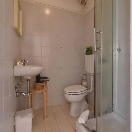 /room With Private Bathroom