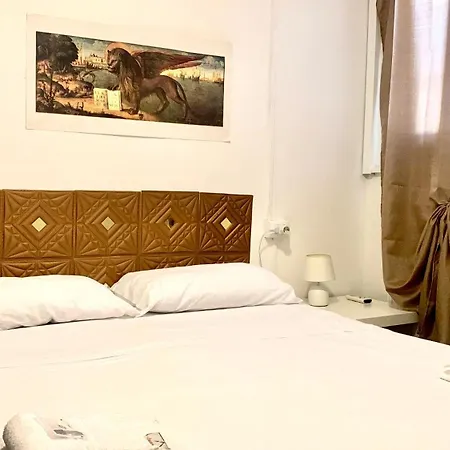 Bed and breakfast /room With Private Bathroom Venecia