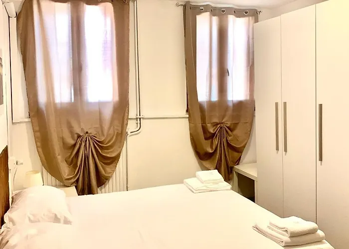 Bed and breakfast /room With Private Bathroom Venecia