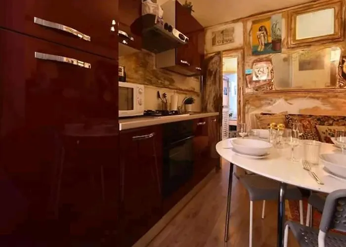 /room With Private Bathroom Venecia