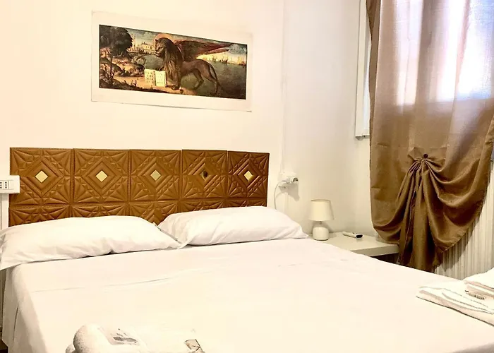 Bed and breakfast /room With Private Bathroom Venecia