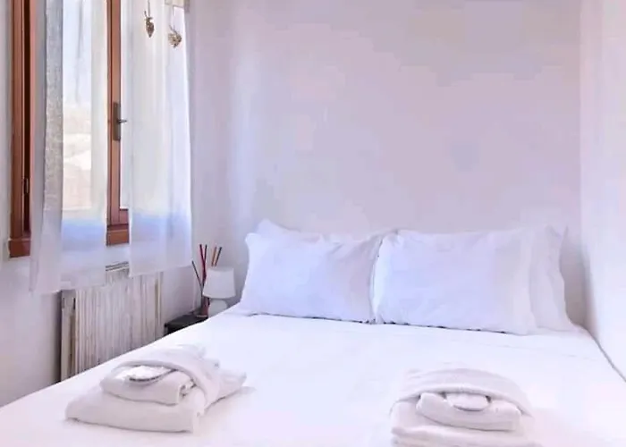/room With Private Bathroom Venecia