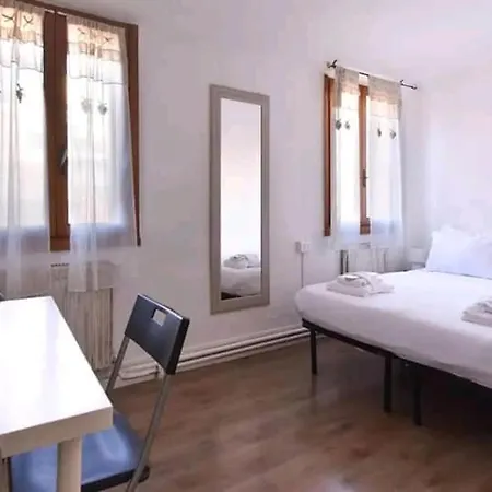 /room With Private Bathroom 3* Βενετία
